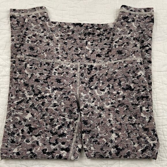 Athleta Textured 7/8 Leggings in Abstract Design size XS - Picture 1 of 9